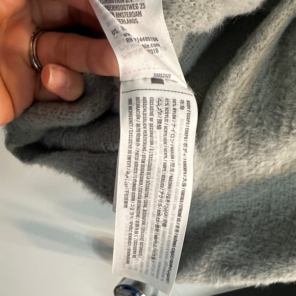 Hollister Soft Gray V-Neck Sweater - Picture 5 of 5